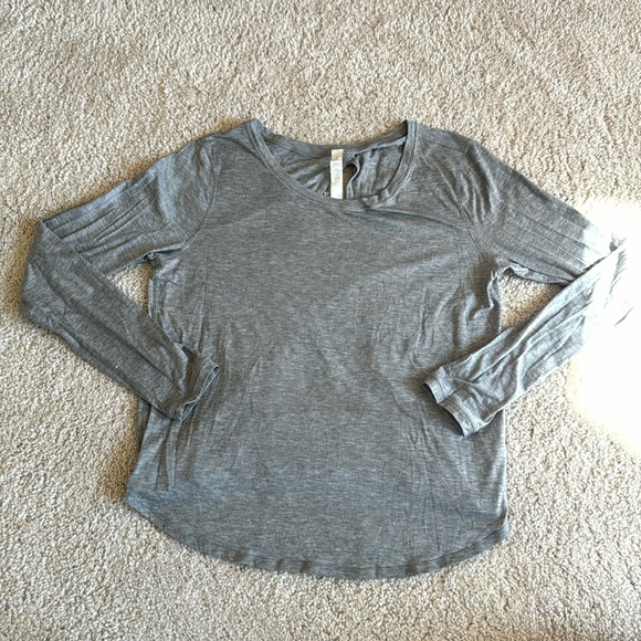 lululemon athletica Tops - Lululemon Open Backed Long Sleeve Workout Top Womens Size 6 Gray